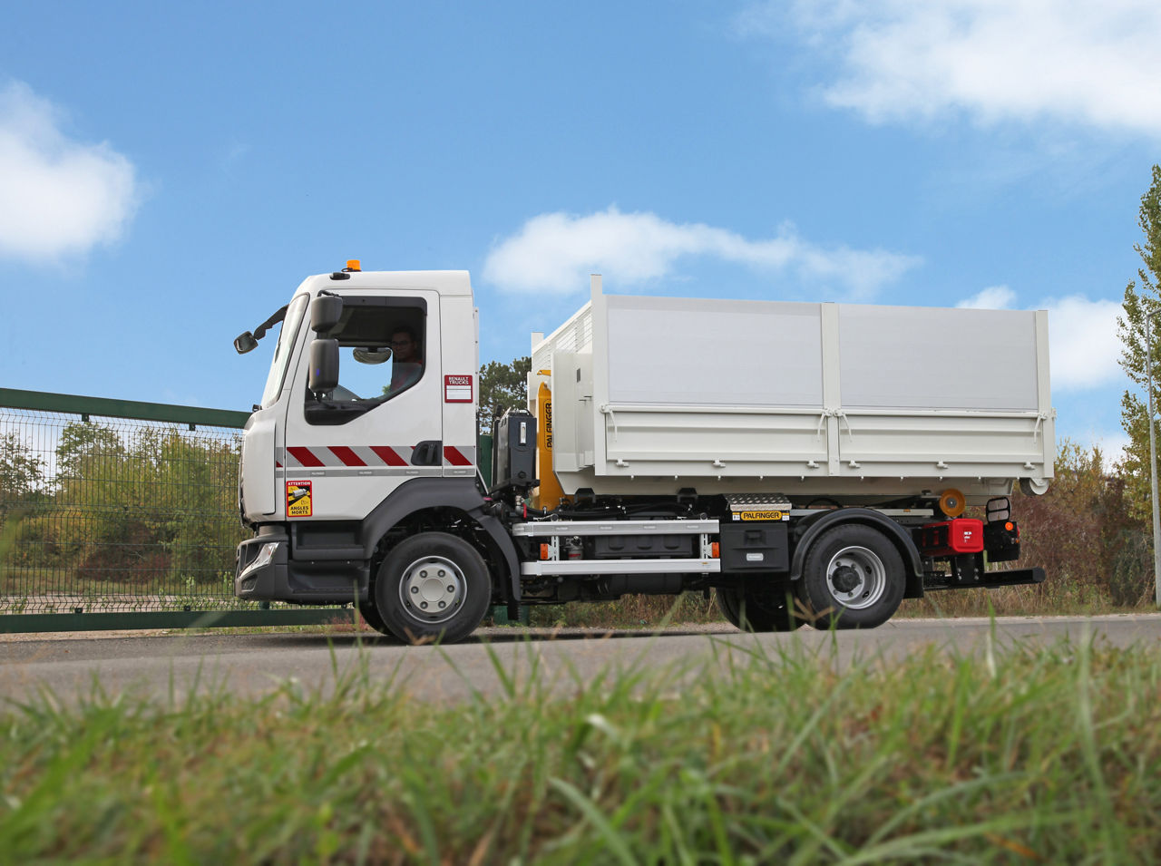 PALFINGER Hookloader with container