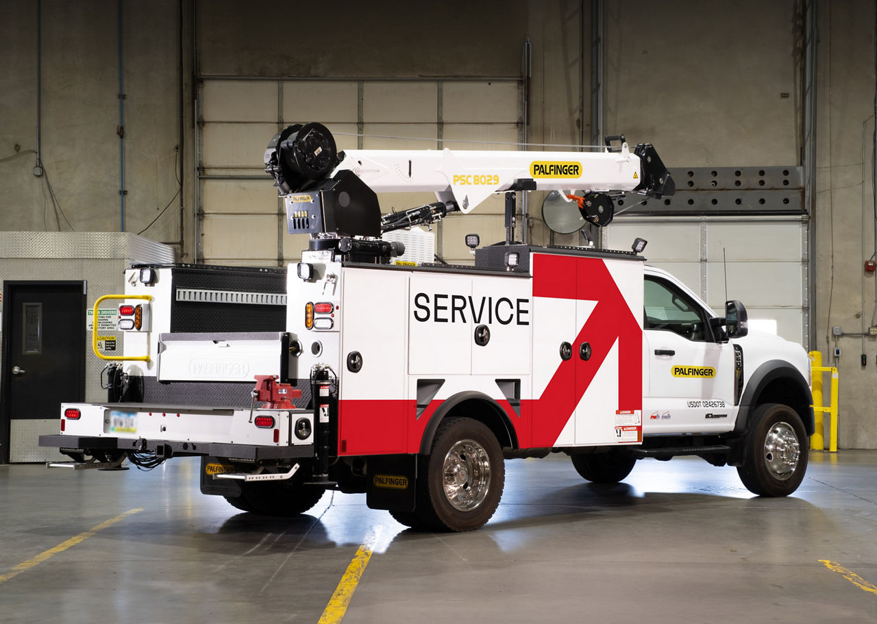 From lifting capability to on-demand power and storage, today’s mechanics truck is a true mobile workstation. Shown is a PAL Pro 43 mechanics truck with aluminum side packs and equipped with a PSC 8029 service crane.