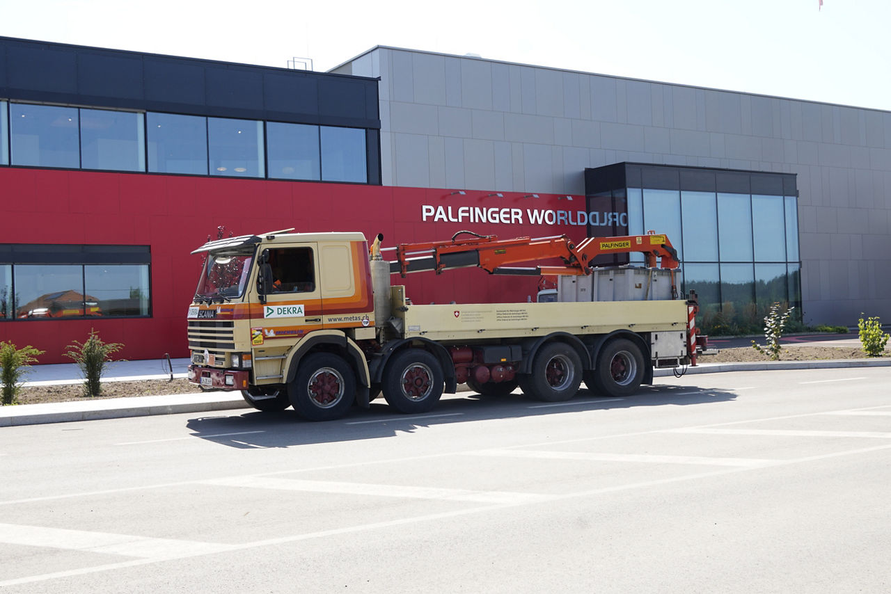 Scania_vor_World.JPG