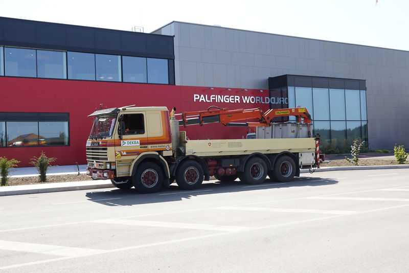 Garantiert langlebig: Kran-Einsatz bei der "Tour der Legenden" 