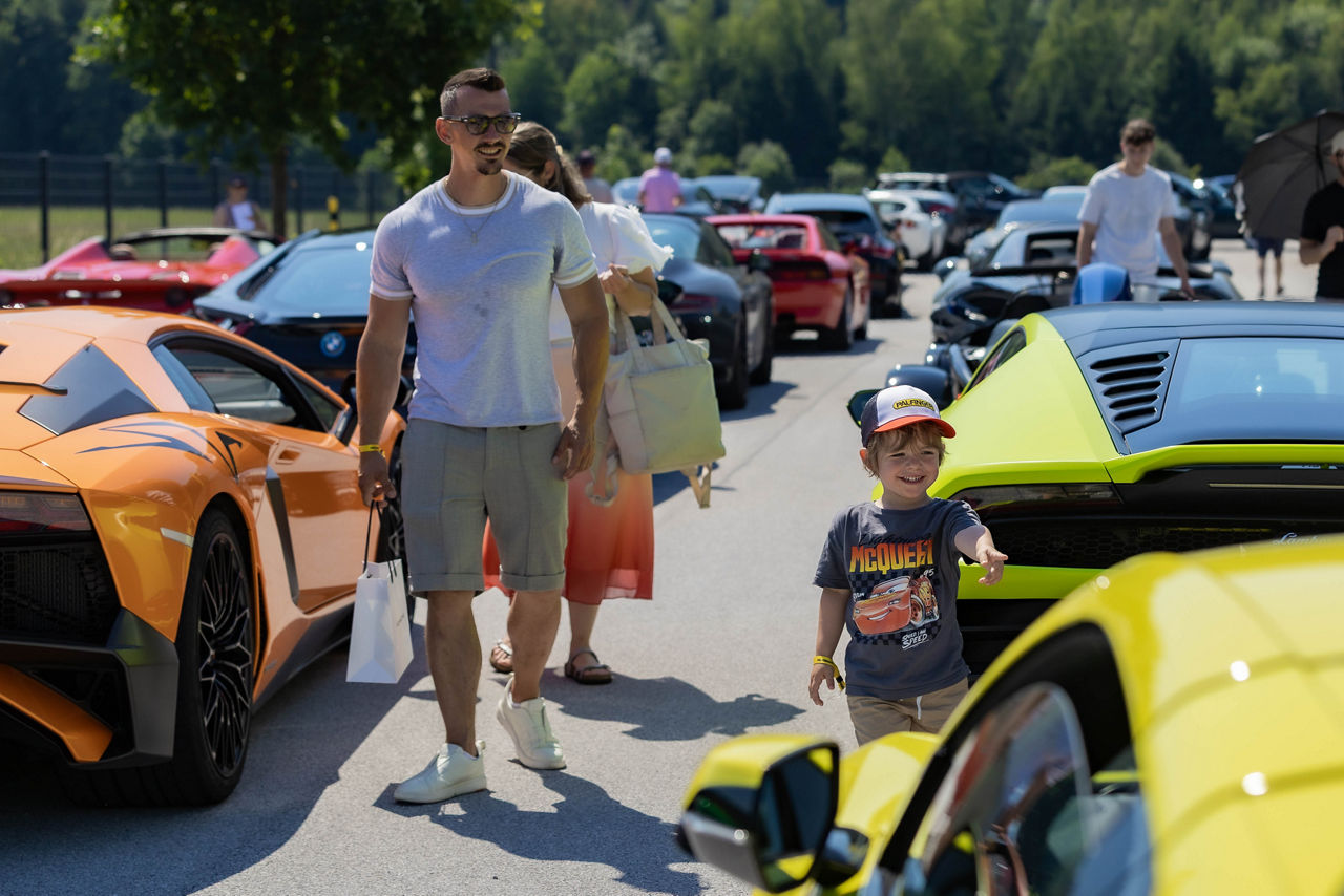 Kinderkrebshilfe Sportwagenausfahrt am Gelände der Firma Palfinger Bergheim Foto: Franz Neumayr 27.06.2026