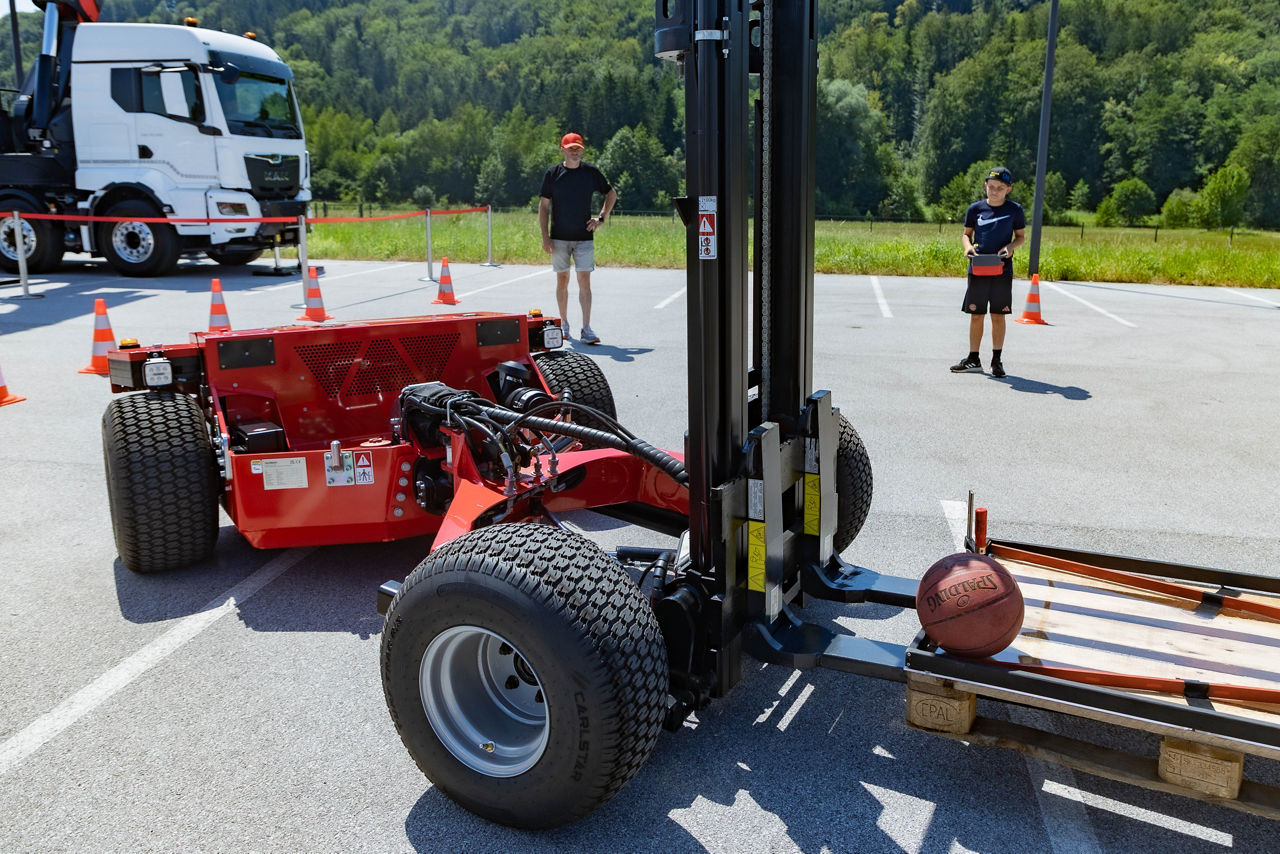 Kinderkrebshilfe Sportwagenausfahrt am Gelände der Firma Palfinger Bergheim Foto: Franz Neumayr 27.06.2026