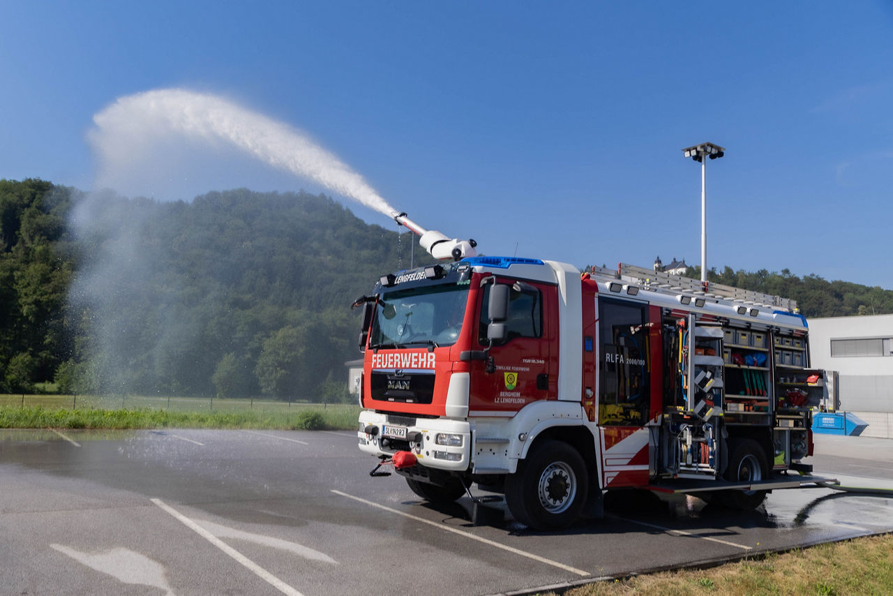 Kinderkrebshilfe Sportwagenausfahrt am Gelände der Firma Palfinger Bergheim Foto: Franz Neumayr 27.06.2026