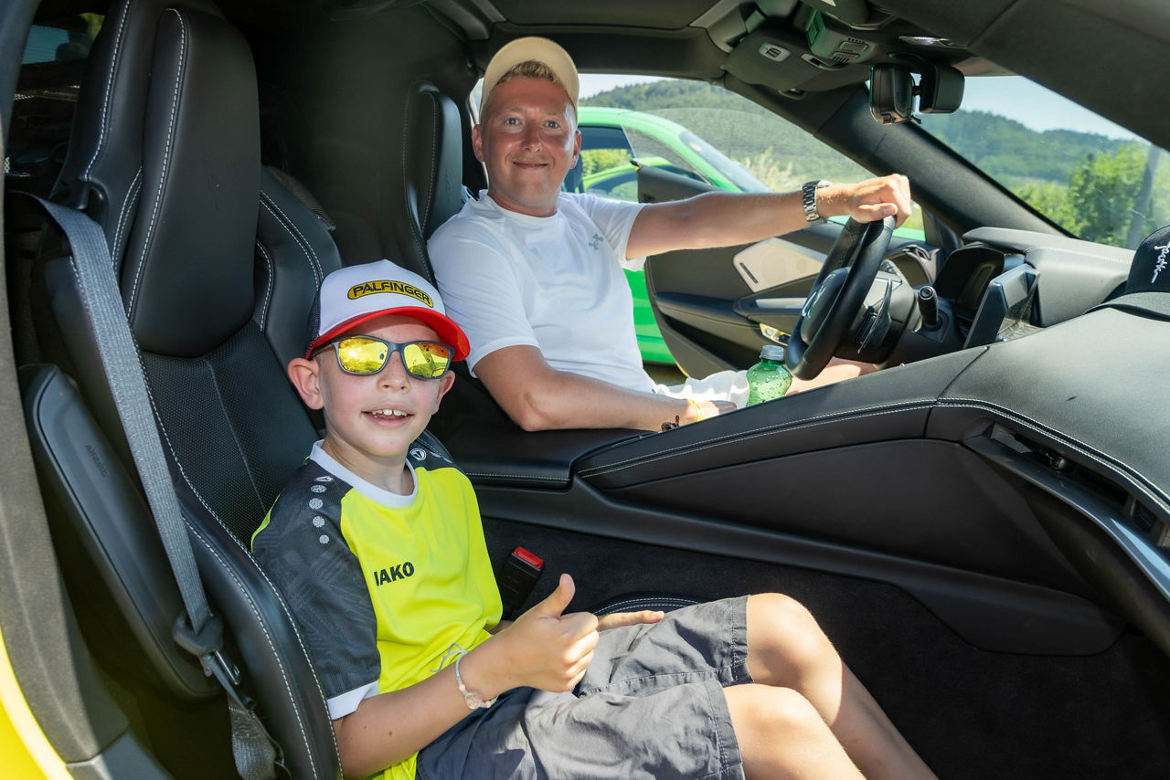 Kinderkrebshilfe Sportwagenausfahrt am Gelände der Firma Palfinger Bergheim Foto: Franz Neumayr 27.06.2026
