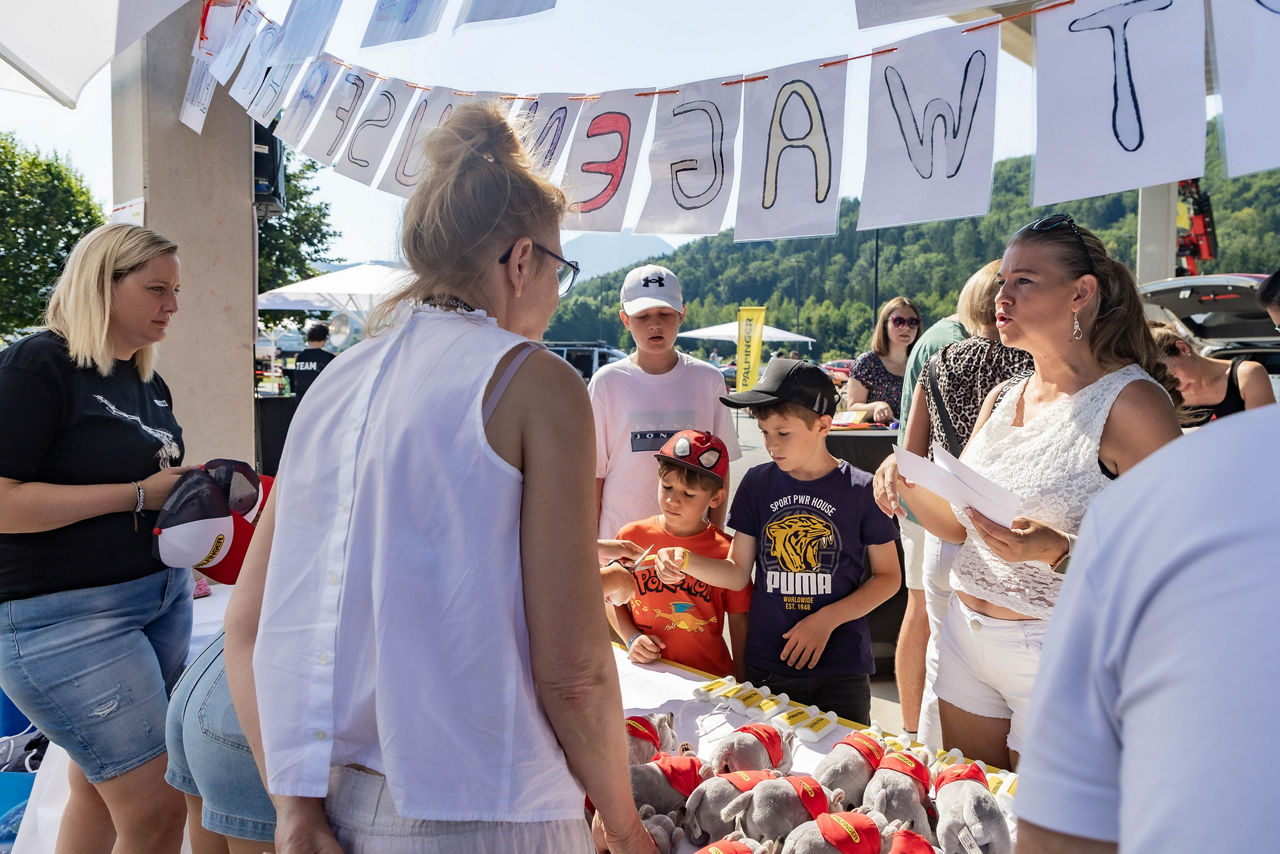 Kinderkrebshilfe Sportwagenausfahrt am Gelände der Firma Palfinger Bergheim Foto: Franz Neumayr 27.06.2026