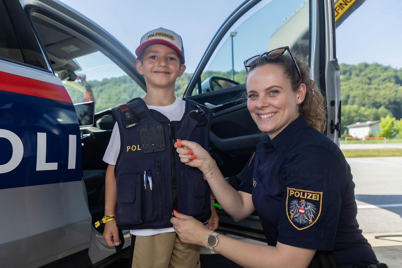 Kinderkrebshilfe Sportwagenausfahrt am Gelände der Firma Palfinger Bergheim Foto: Franz Neumayr 27.06.2026