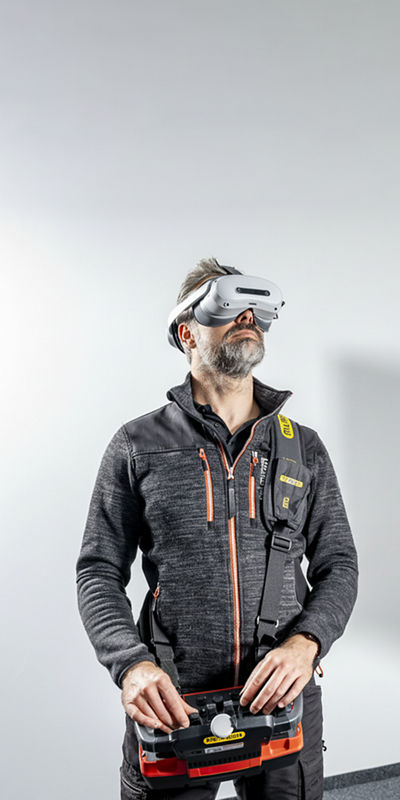 Operator training on PALFINGER's VR2 simulator
