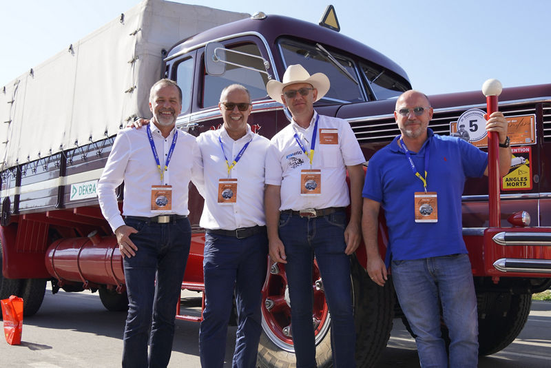 PALFINGER zeigt soziales Engagement zu Weihnachten: Gesundheit der Fahrer*innen im Fokus