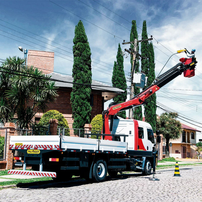 Áreas com redes energizadas: saiba como os guindastes articulados evitam acidentes