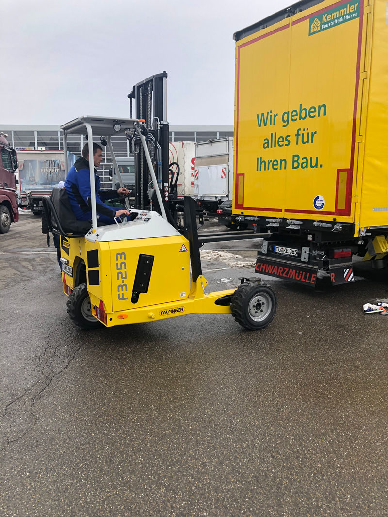 14 PALFINGER Mitnahmestapler gehen an Baustoffhandel Kemmler!