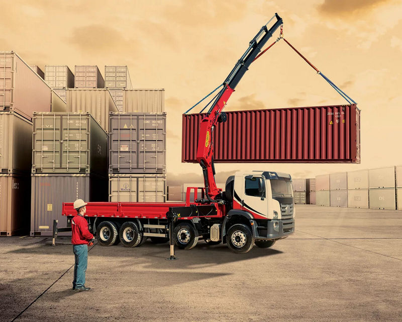 Grúas para contenedores: como elegir el equipo correcto