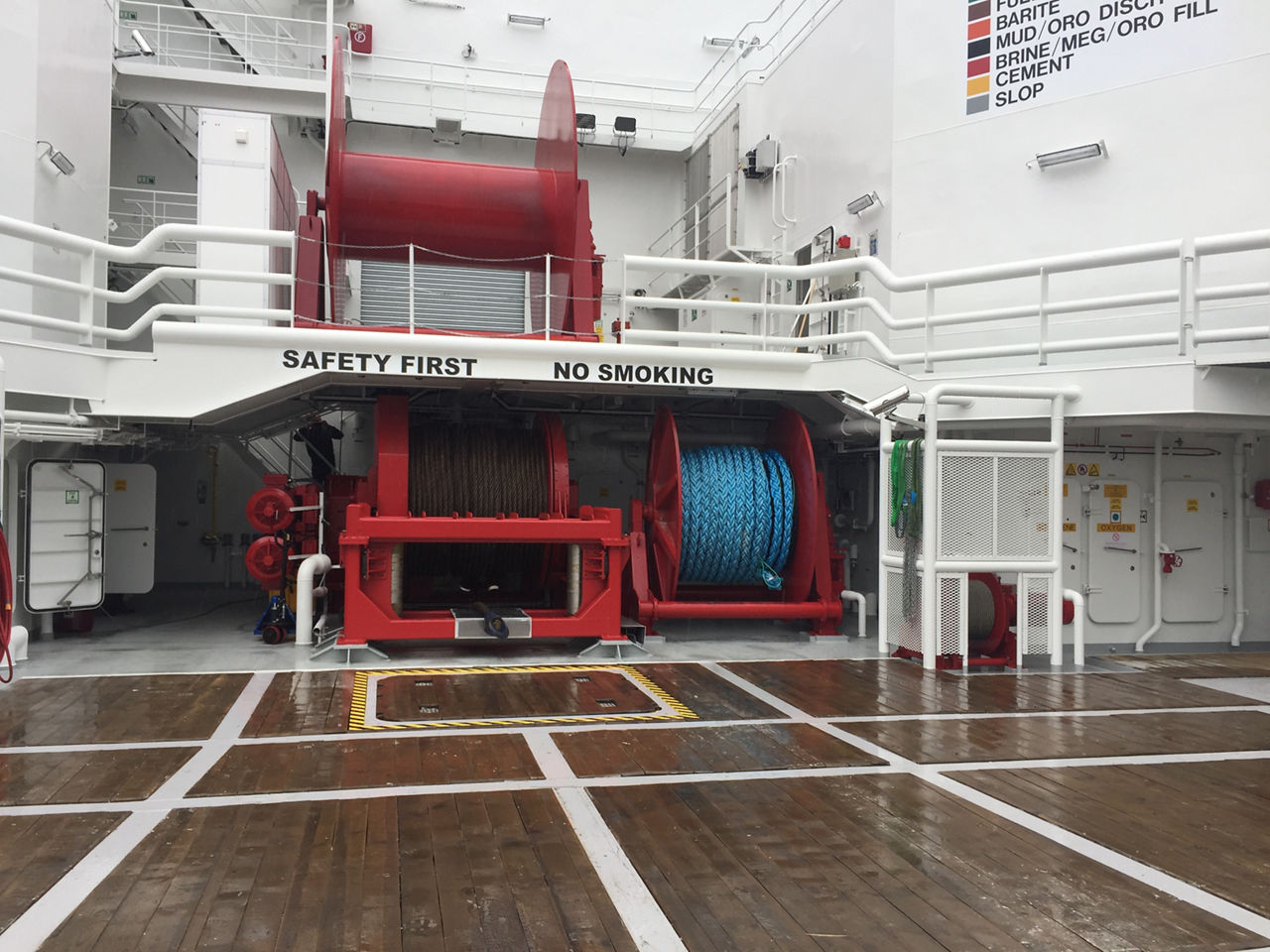 Towing and anchor handling winch