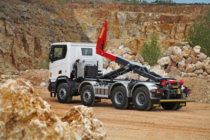 Handling the heaviest loads with the latest generation of hooklifts