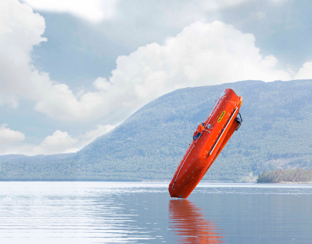 palfinger-marine_free-fall-lifeboat_low.jpg