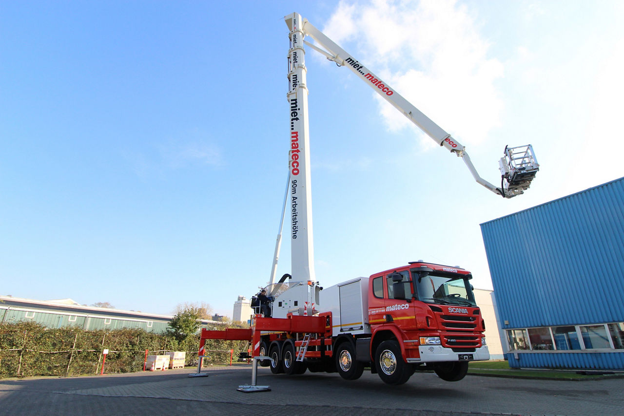 palfinger-p900-uebergabe-mateco.jpg