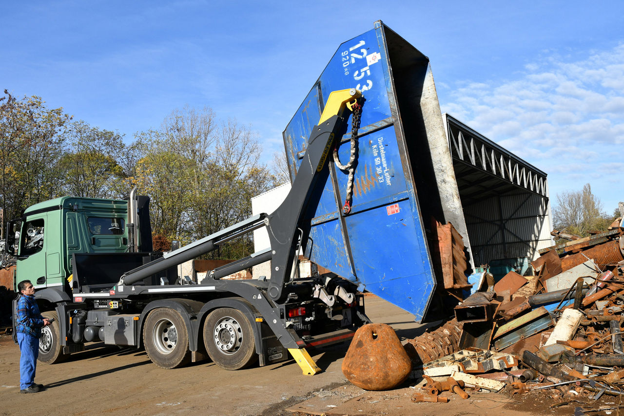 PALFINGER skiploader PST14