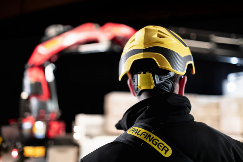 Controlling the tip of the crane more efficiently and intuitively