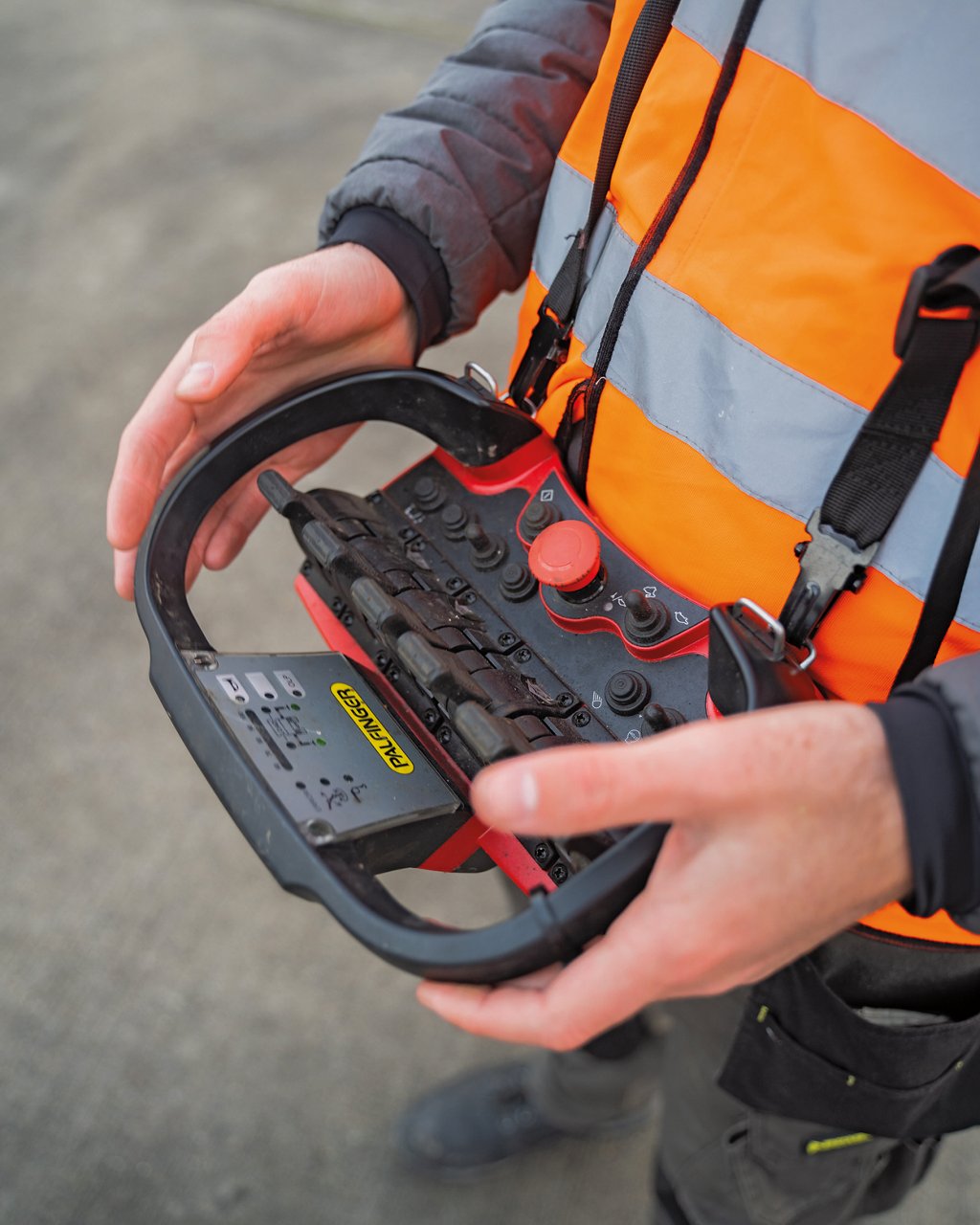 palfinger_loader_cranes_pk21501_sld3_radio_remote_control_linear.jpg