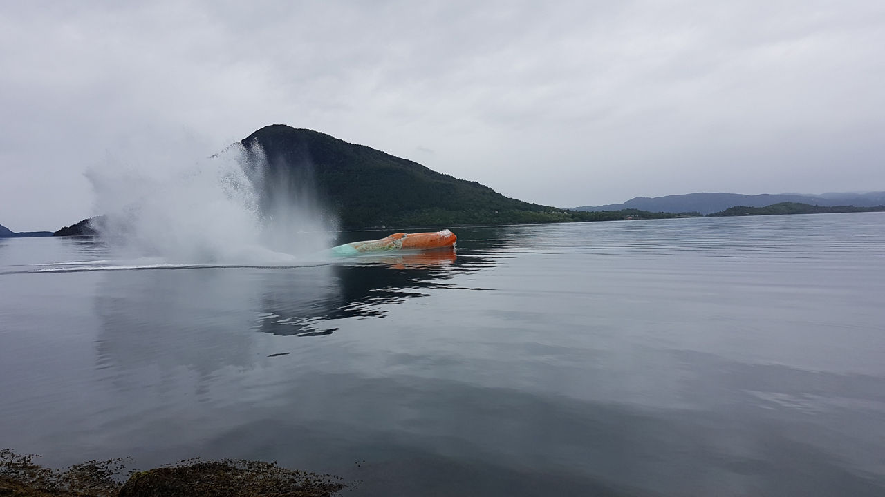 Free-fall lifeboat