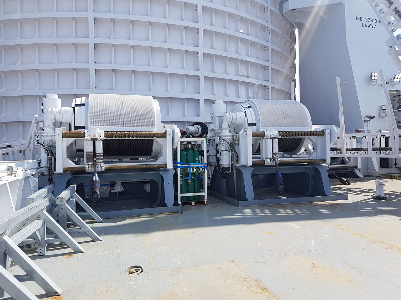 Abandon and recovery winch