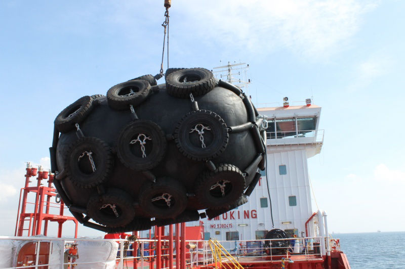 Pneumatic fender