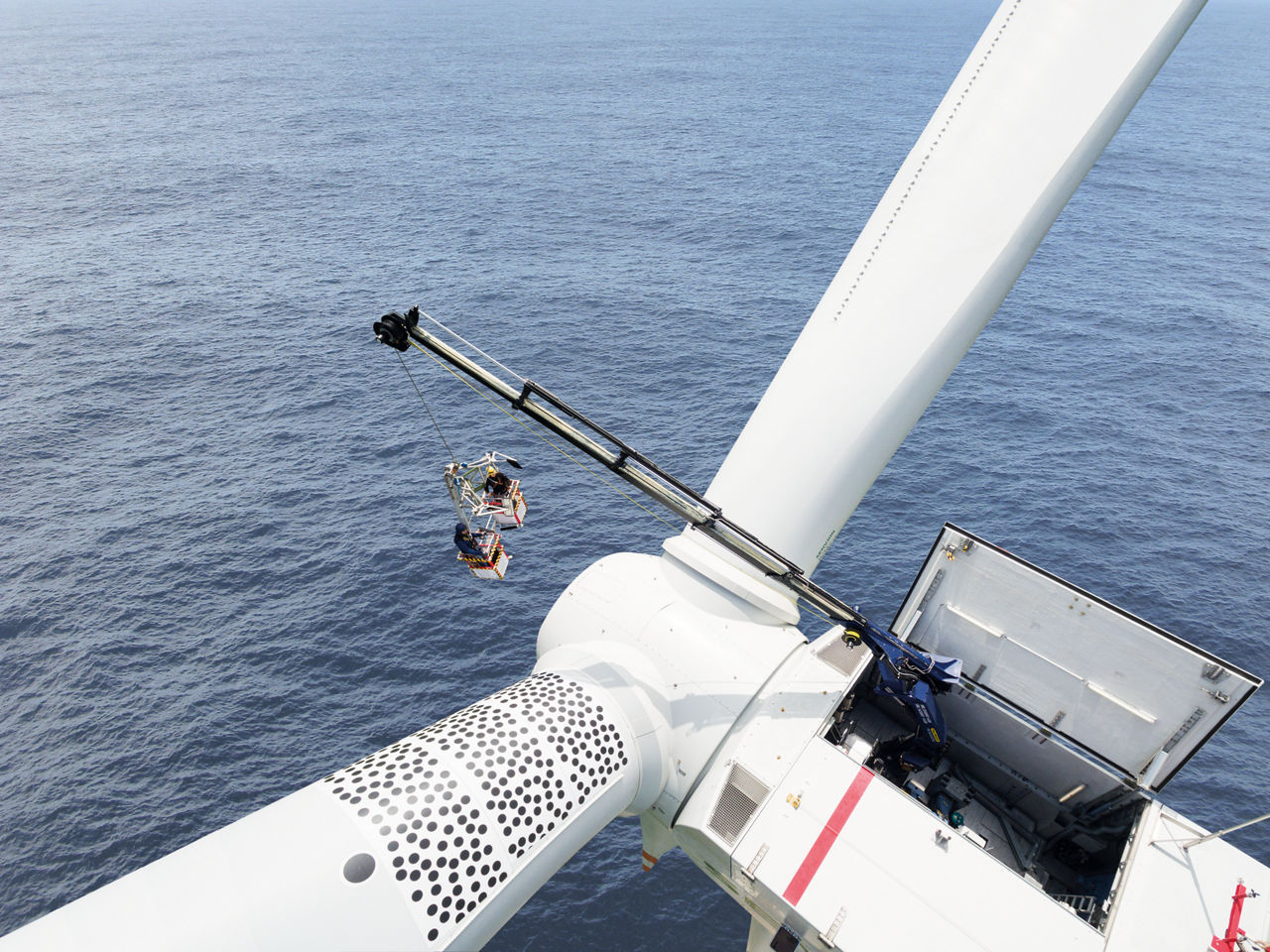 Nacelle crane in operation
