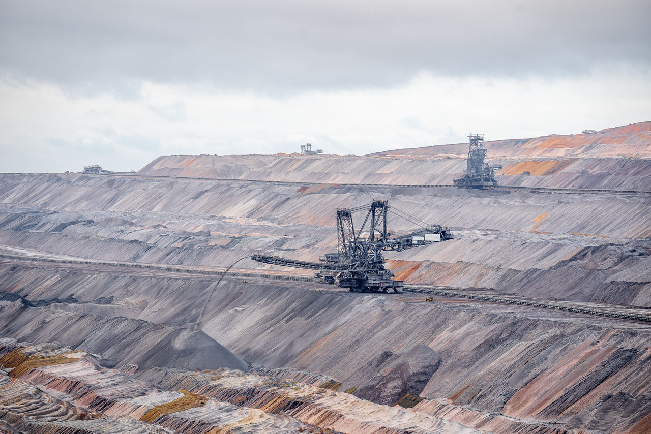 wide-angle-shot-excavation-machines-lookout-jackerath-garzweiler-skywalk-germany.jpg