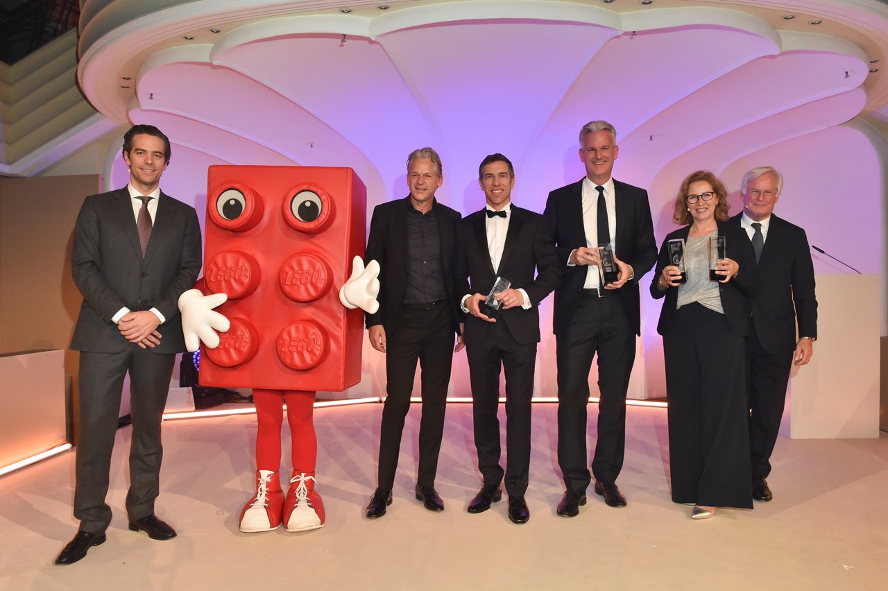 Benedikt Faerber (Media Impact General / Director Digital Sales), Boris Dolkhani (Vice President Brand & Marketing Robert Bosch), Christoph Kilian (Robert Bosch), Christian Haensch (General Manager Beiersdorf), Marianne Bullwinkel (RMS Radio Marketing Service), Franz-Peter Falke (Präsident des Markenverbandes) 
/ Verleihung der Best Brands Awards 2023 im Hotel Bayerischer Hof in München am 28.02.2023 
/ Foto: BrauerPhotos / G.Nitschke für Best Brands