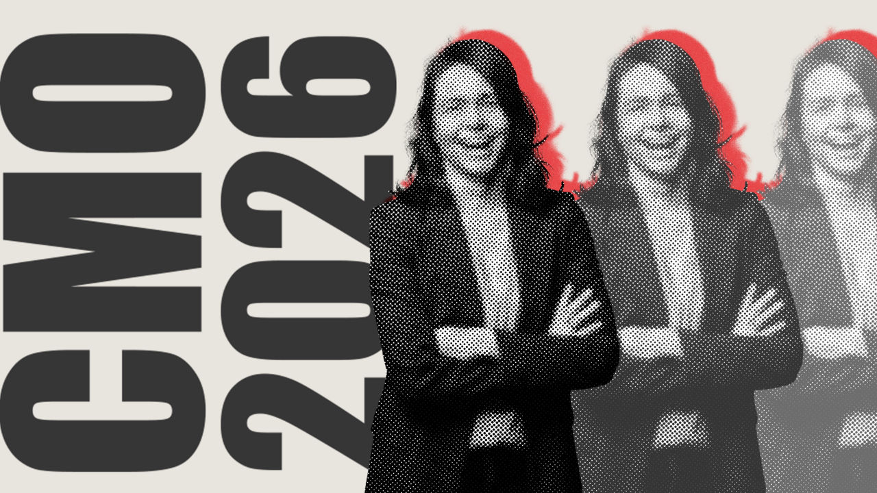 Grafische Darstellung einer Frau, names Julia Zimmermann, in drei wiederholten schwarz-weißen Porträts mit Rastereffekt und rotem Leuchteffekt hinter der Silhouette.en auf einem futuristischen Boden. Hinter ihnen verläuft ein Netzwerk aus hellen, verbundenen Lichtpunkten.