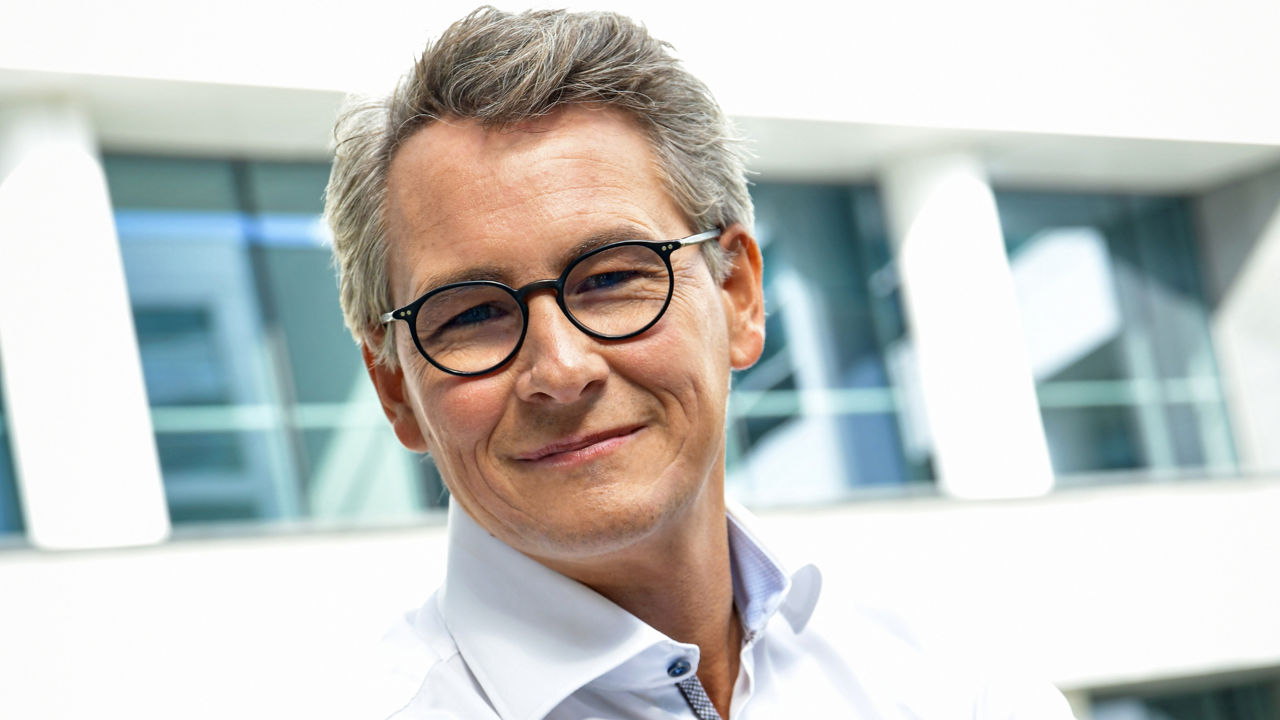 DENIS SIMONART JOINS HOUSE OF COMMUNICATION BRUSSELS AS CHIEF FINANCIAL OFFICER  