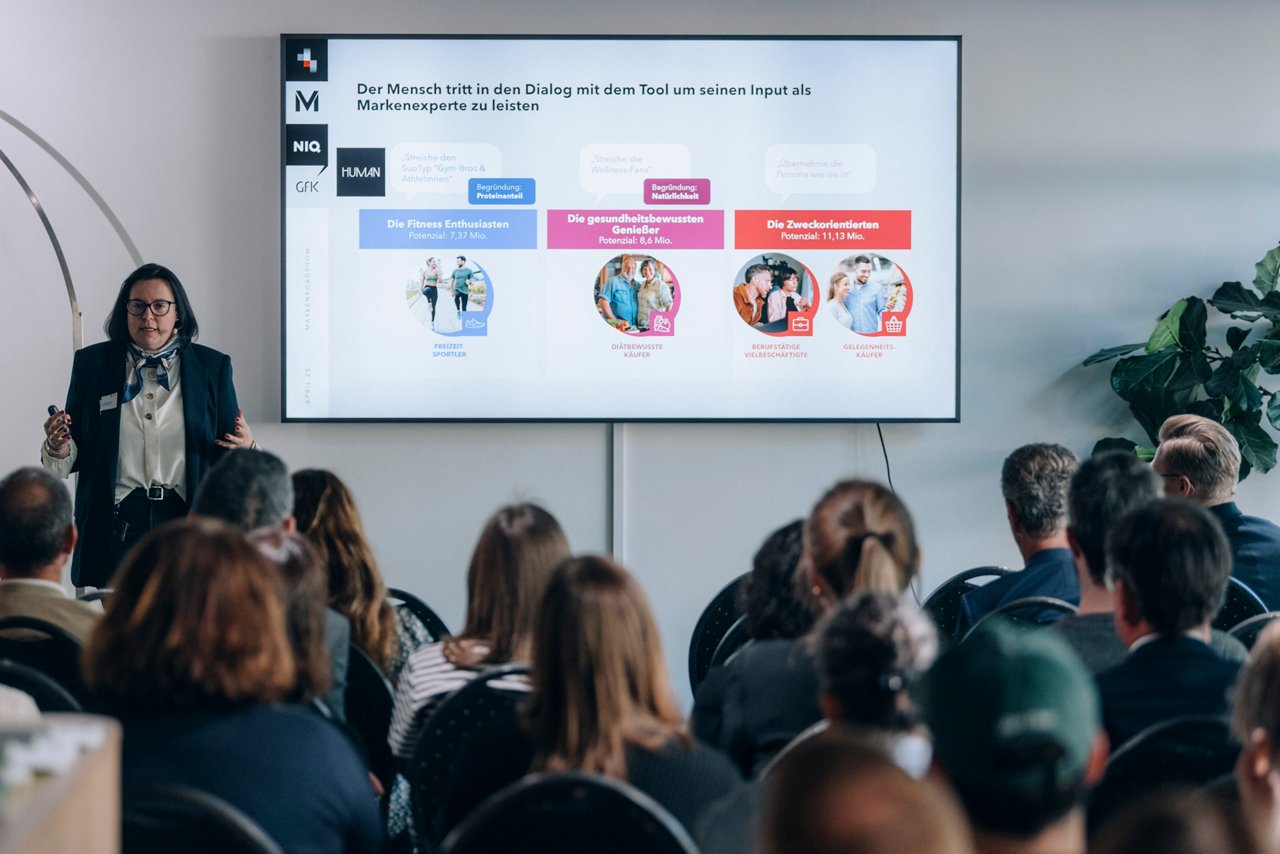 Bild des Vortrags an der Marken-Roadshow mit der Referentin Karin Immenroth