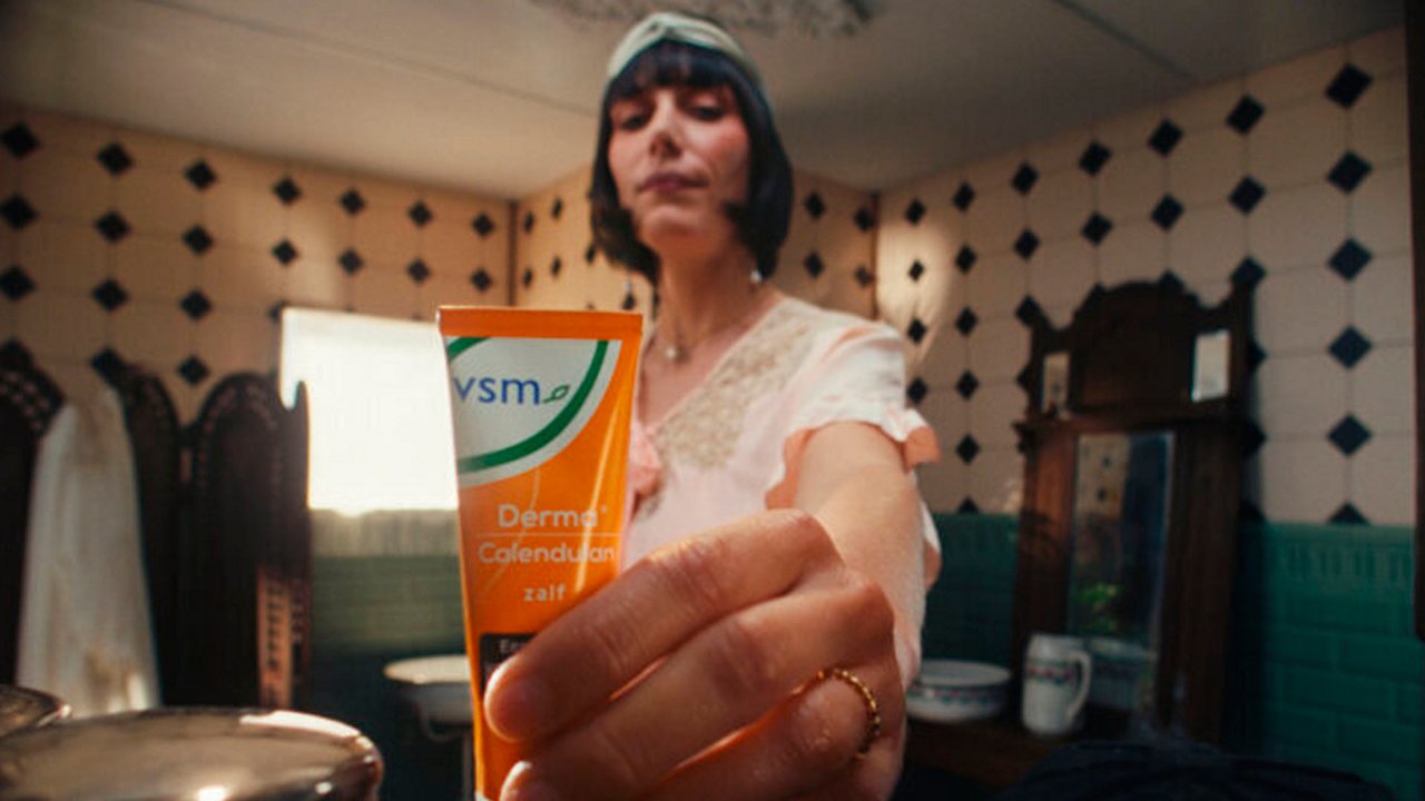 Woman grabbing a tube od VSM