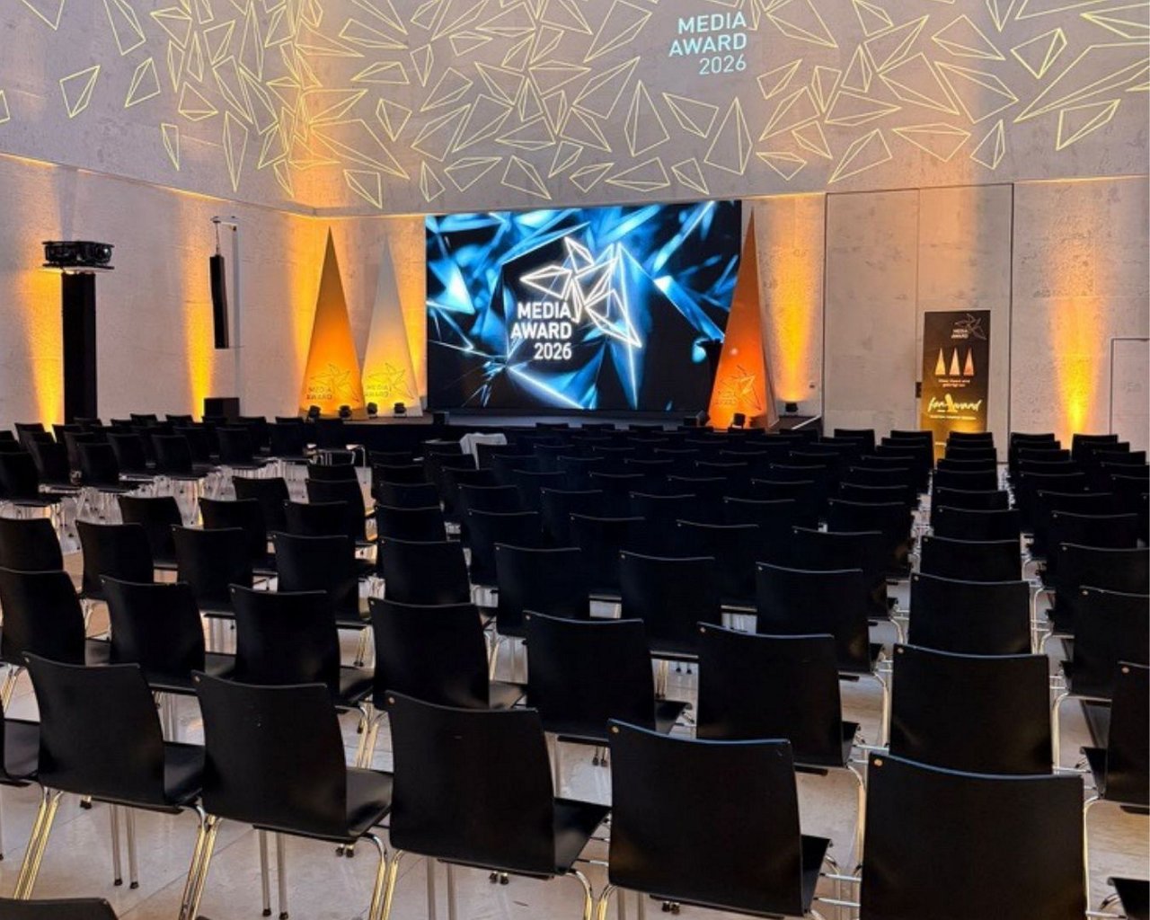 MEDIA AWARD 01 - 1