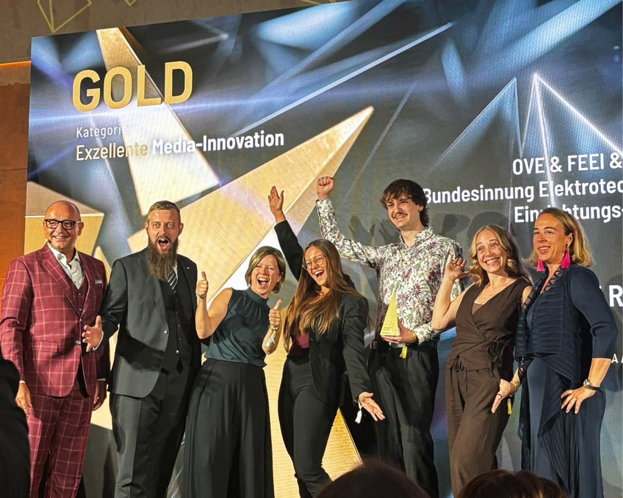 MEDIA AWARD 01 - 1