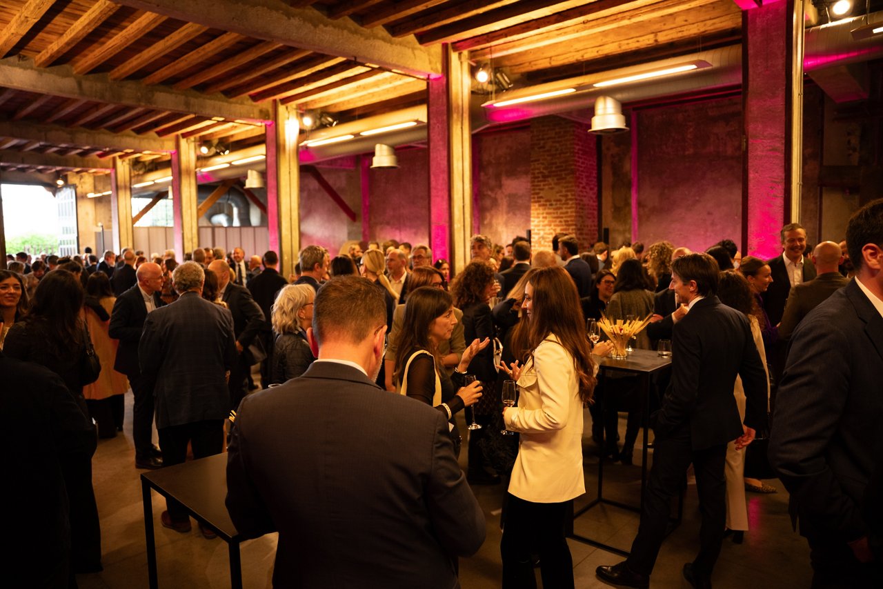 premiazione dell'Innovation Award 2025, consegna dell'assegno a Mirco Cerisola
