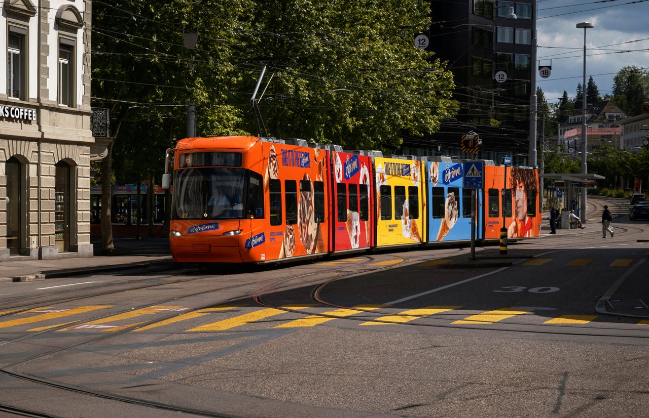 Tram Vollbemalung Extrême