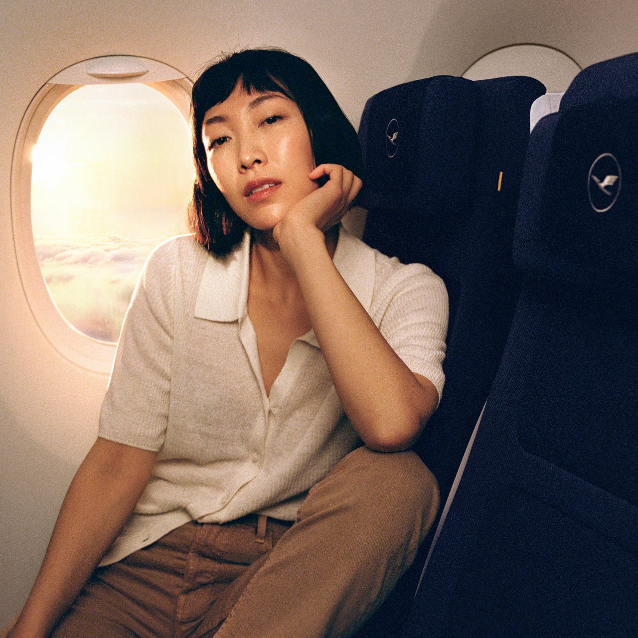 Lufthansa Keyvisual - Woman on the plane