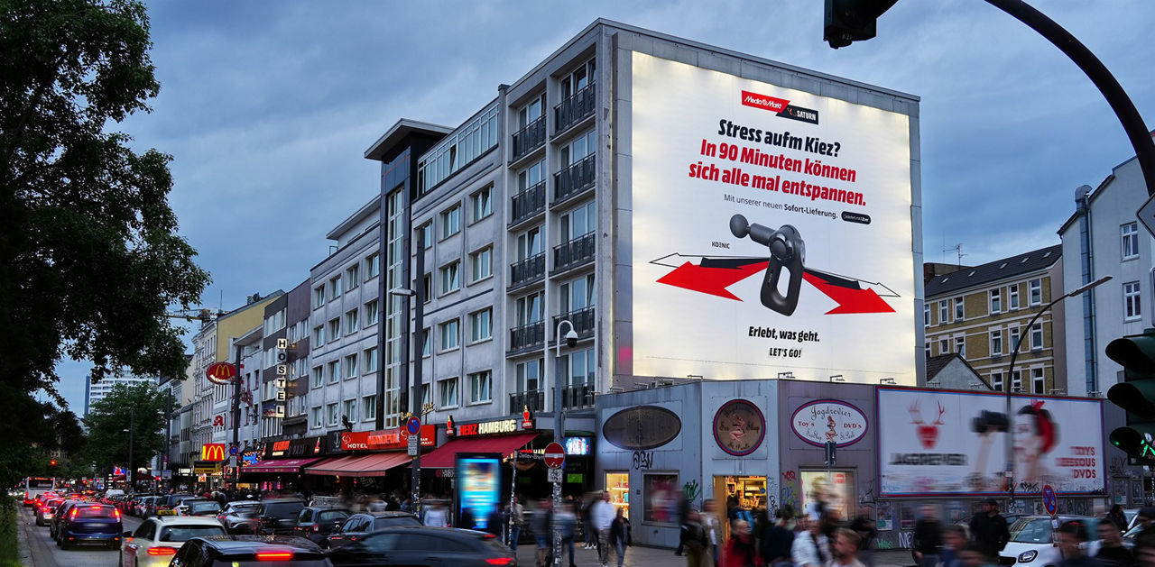 Mediamarkt Saturn Werbeplakat auf der Reeperbahn