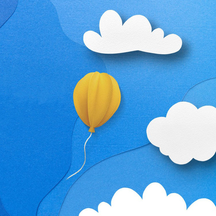 Luftballon steigt zu den Wolken aus Papier gebastelt
