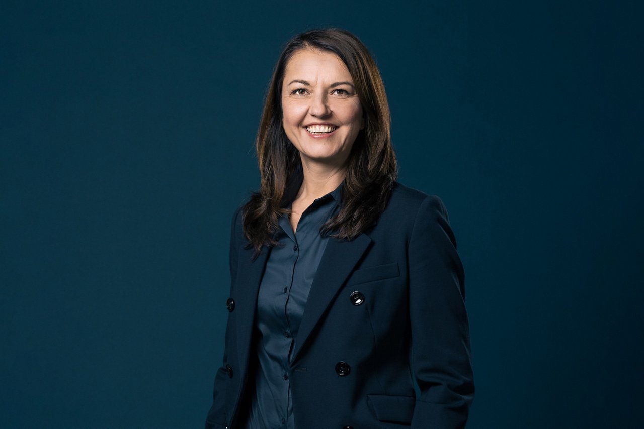 Portrait of Sanja Scheuer, Chief Corporate Strategy Officer at Serviceplan Group