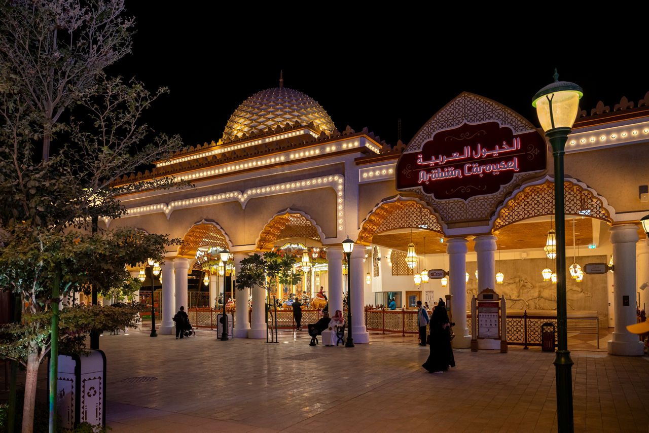 لعبة الخيول العربية بطابع عربي في six flags مدينة القدية