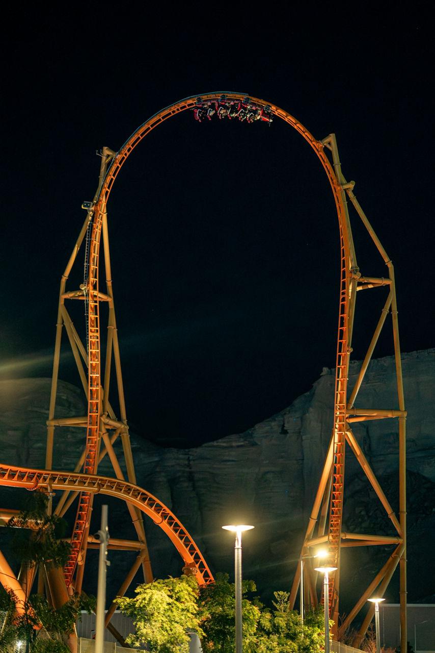 تجربة افعوانية سريعة مشوقة في Six Flags مدينة القدية 