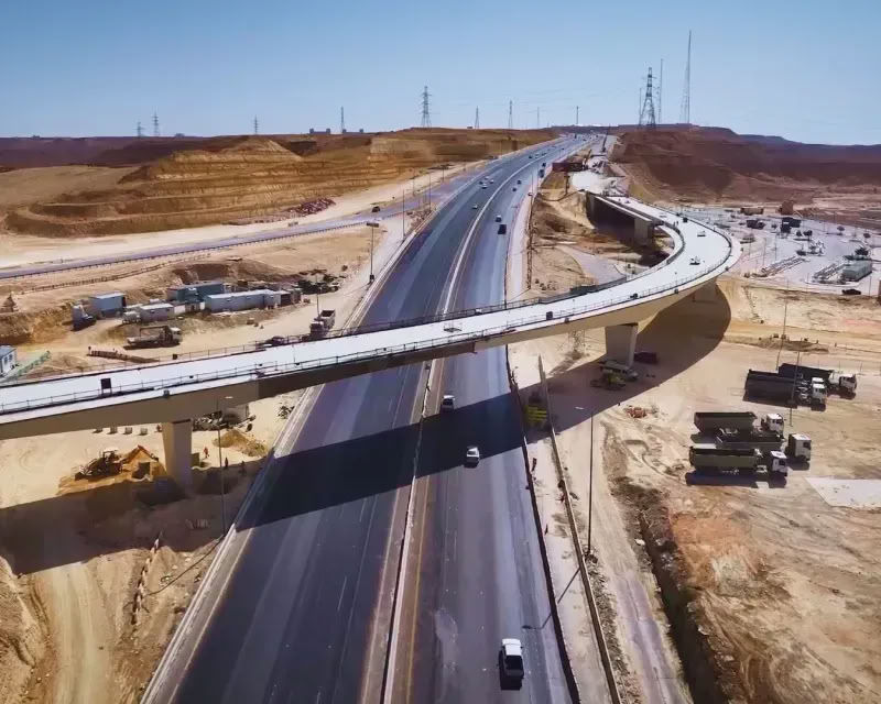 Aerial view of highway and bridge infrastructure connecting Riyadh to Qiddiya City, highlighting transportation access and public transport connectivity