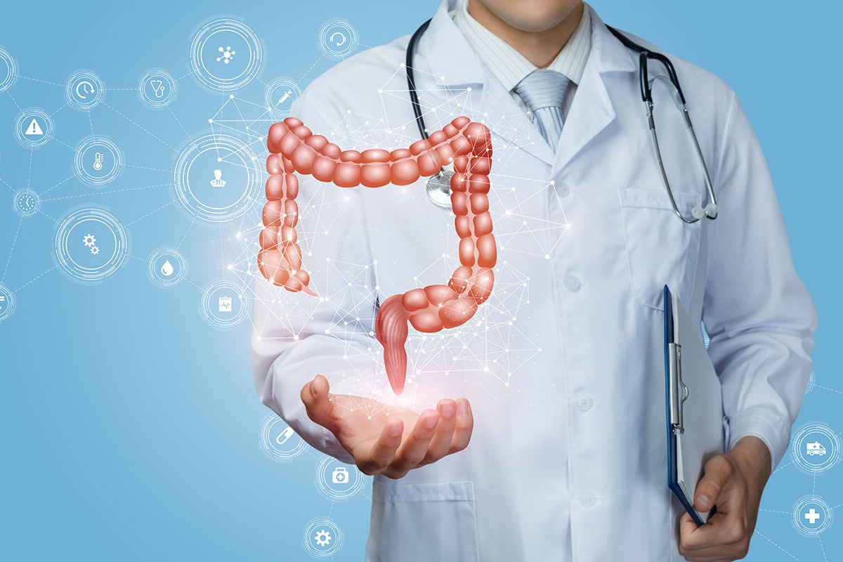 Doctor shows the colon of a person on a blue background.
