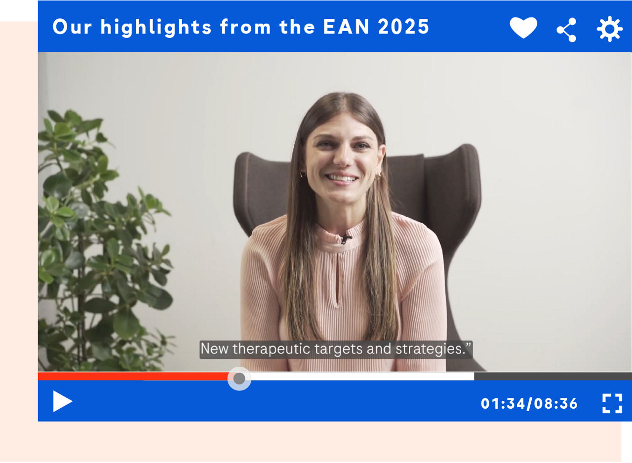 Photo d'une femme assise dans un fauteuil.