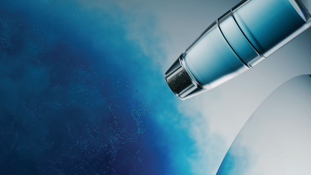 Dame mit Föhn - Patientenkampagne augenblicke Visual