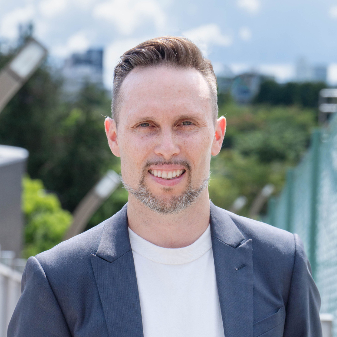 Jonathan Mueller , Director General, C7EVEN Japón