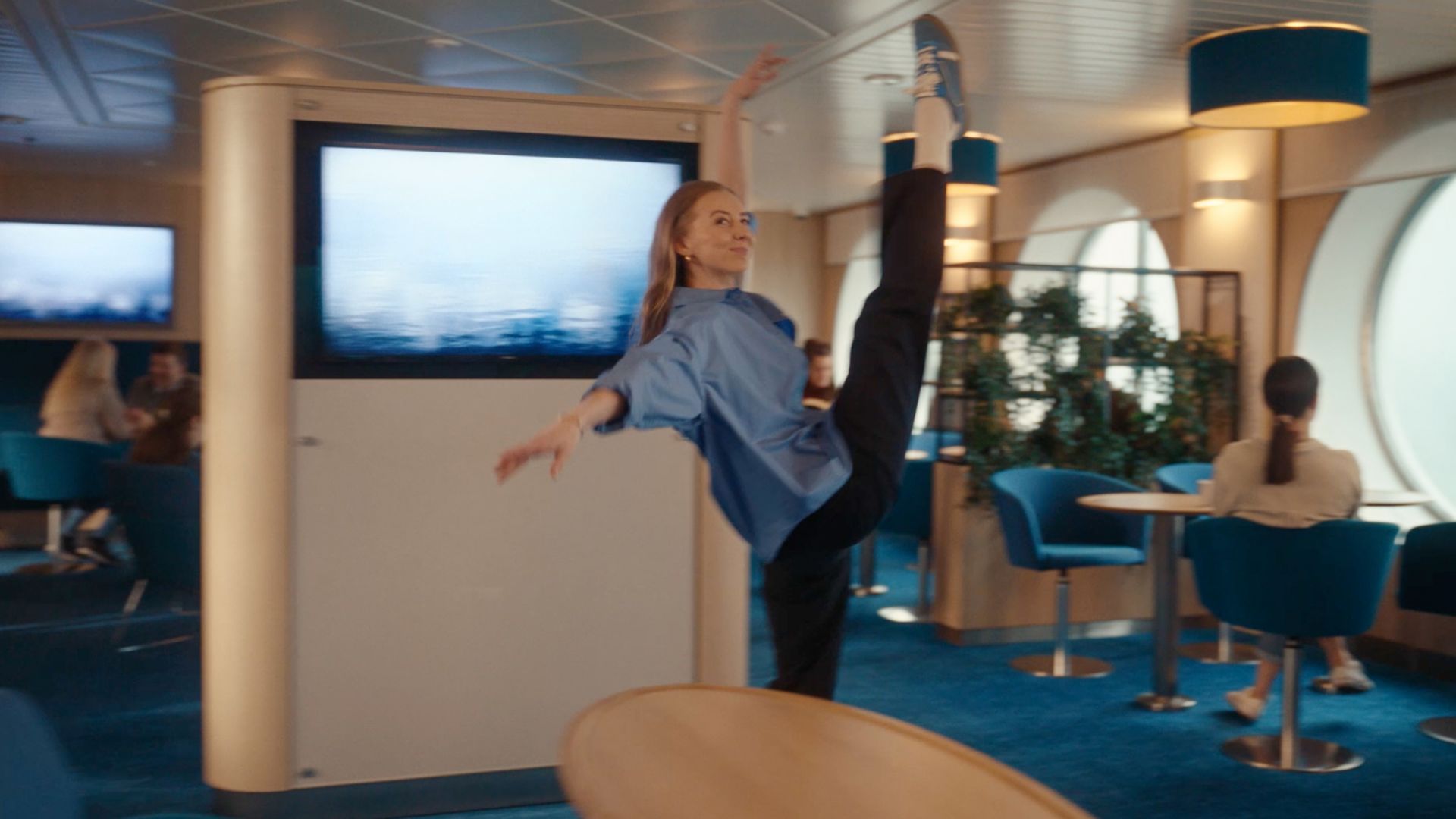 /content/dam/stenaline/en/images/campaign-images/spring/12052025_woman_dance.jpg