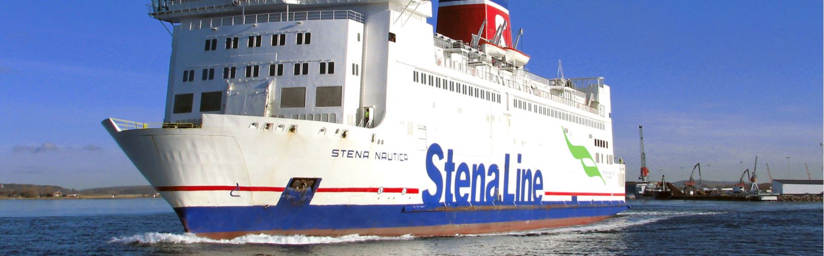 Stena Nautica ferry en el mar
