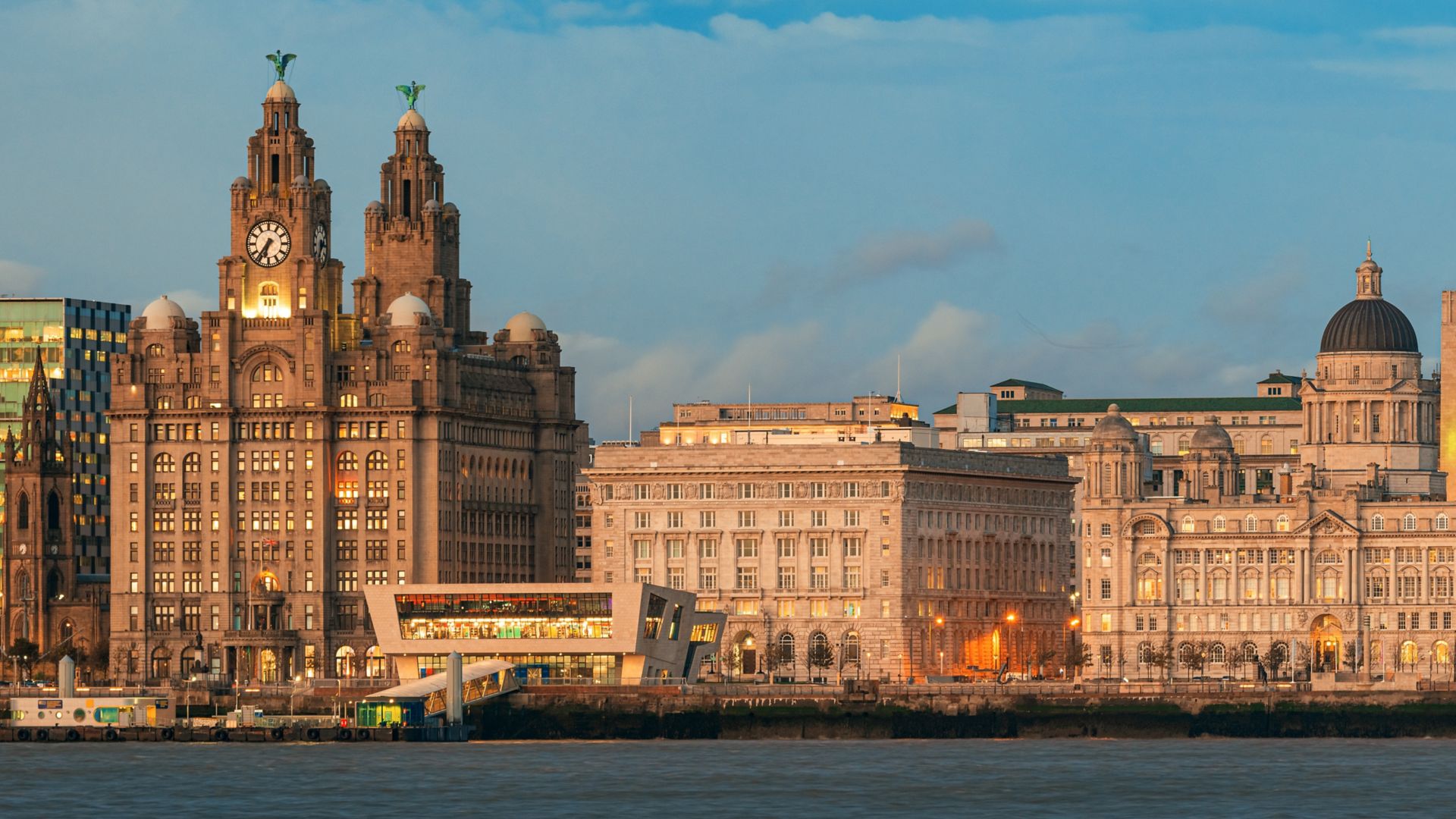Liverpooli siluett linnapilt hoonetega Inglismaal Ühendkuningriigis